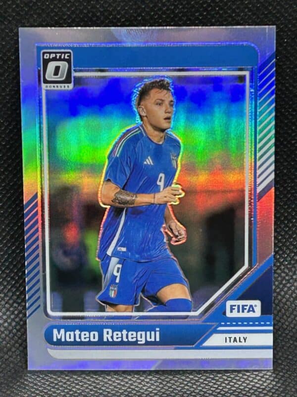 Mateo Retegui 24-25 Donruss Base No 17 Holo Prizm Italia